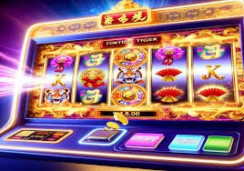 Vận động viên cầu lông thi đấu sôi nổi tại giải quốc tế